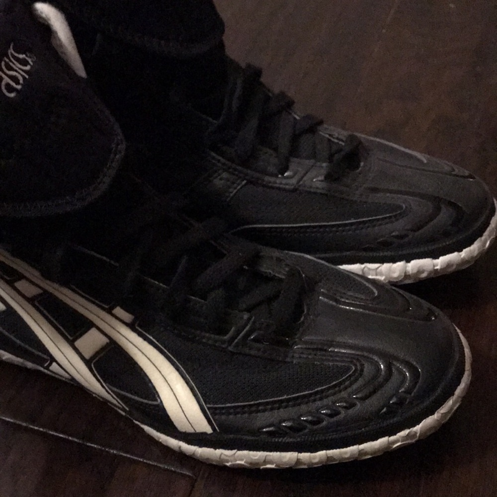 ASICS - Picture 10 of 11